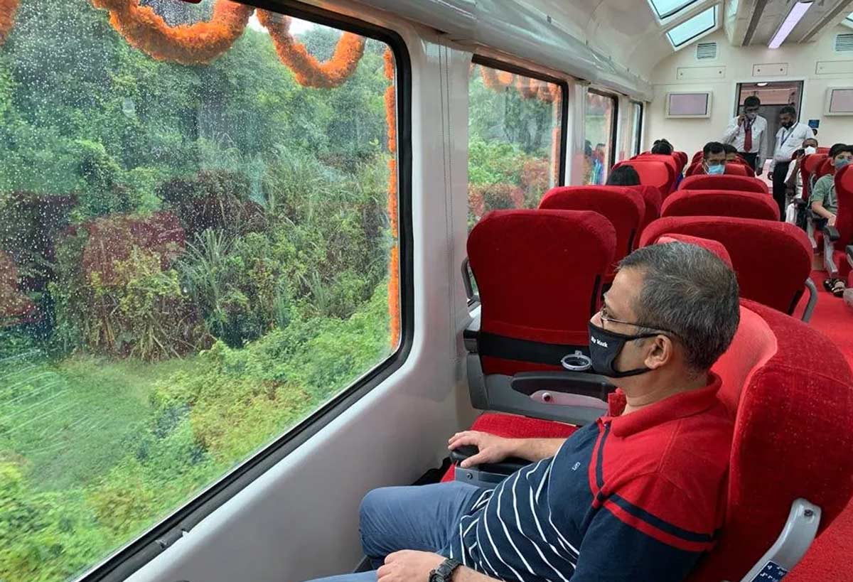 what is vistadome coaches