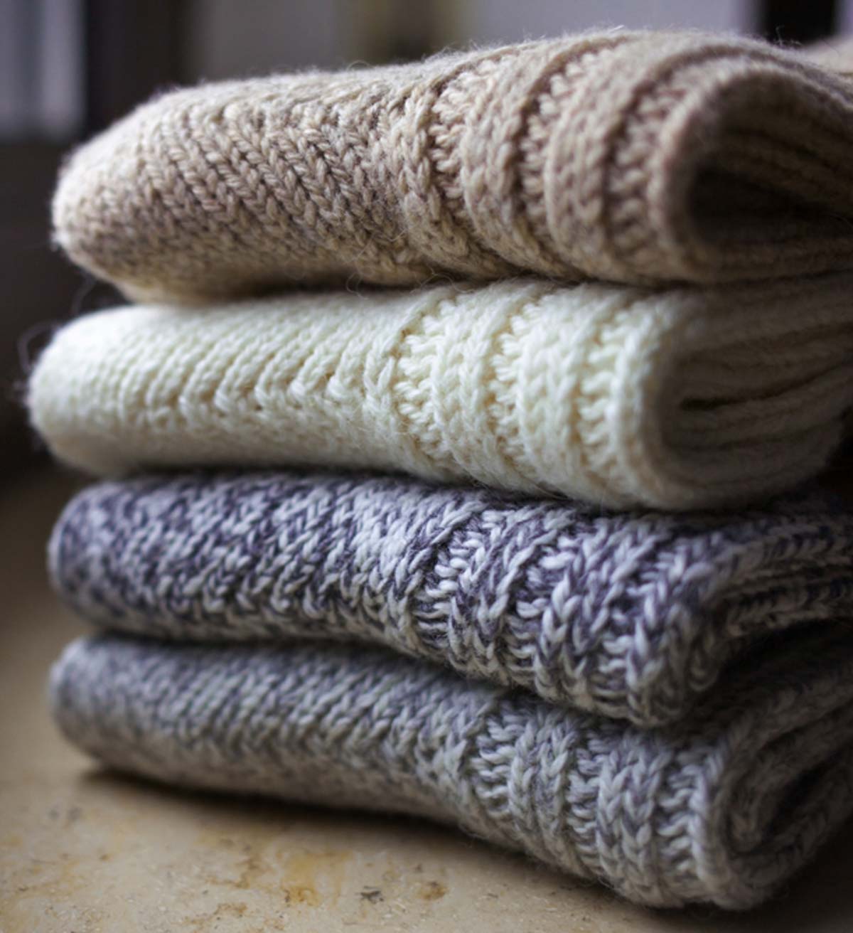 दान में दें ऊनी कपड़े woollen clothes