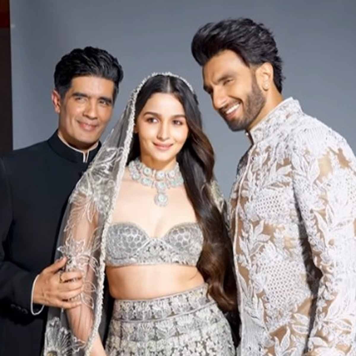 Alia Bhatt's Outfit For Manish Malhotra's Bridal Couture Show