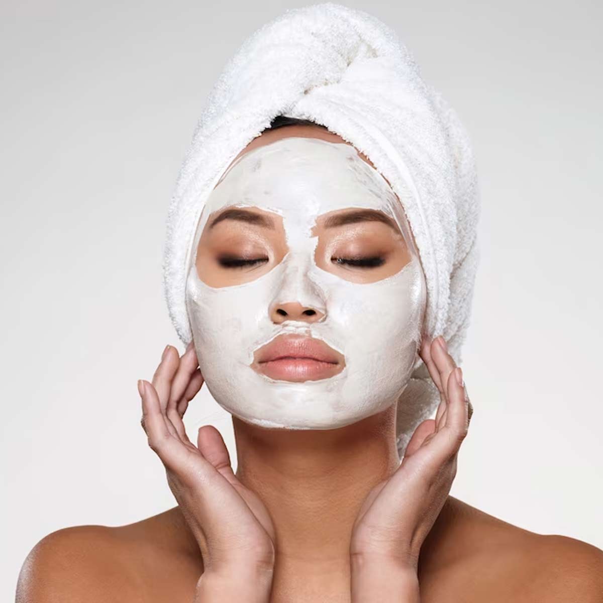 Banana and curd for younger skin