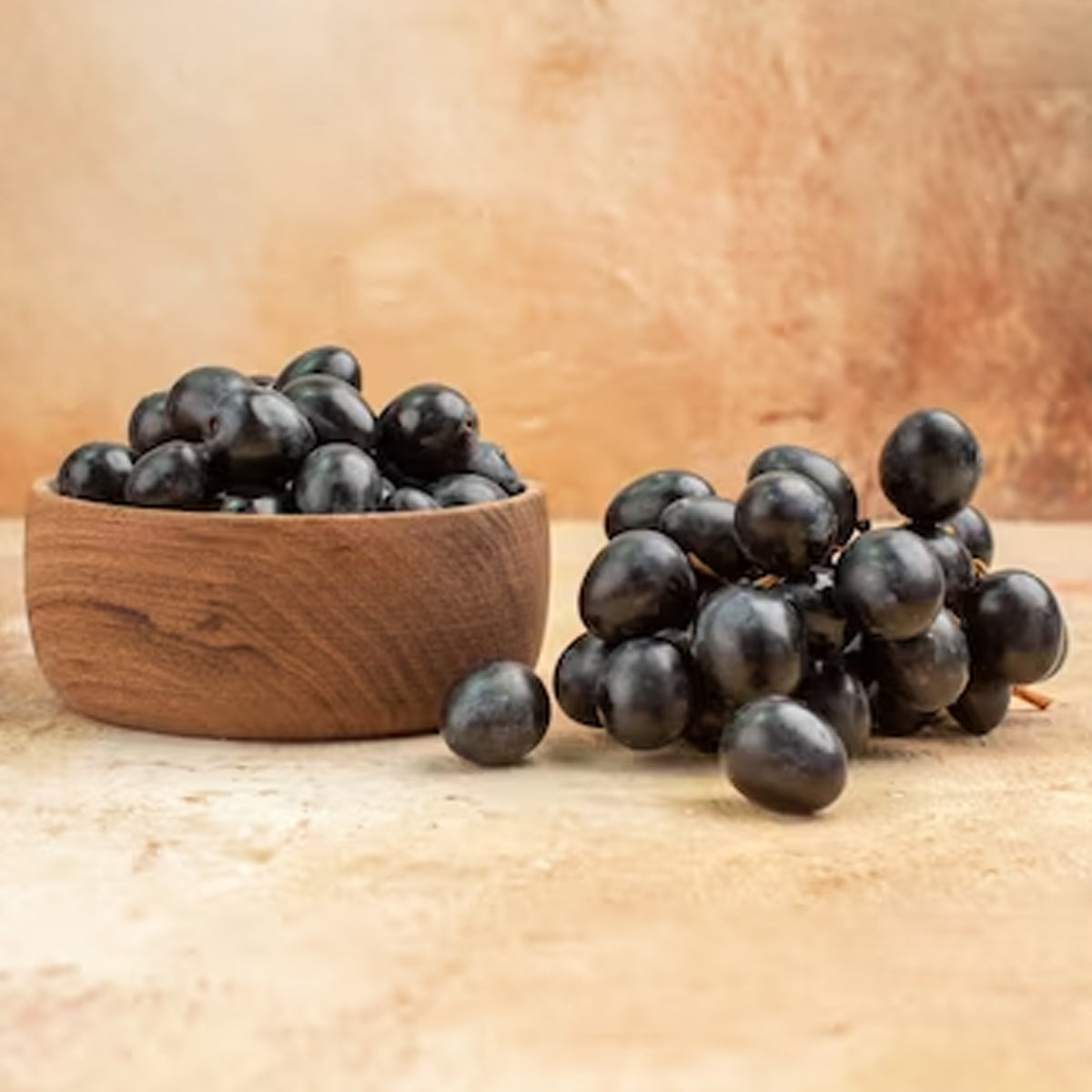 eat plums during monsoon