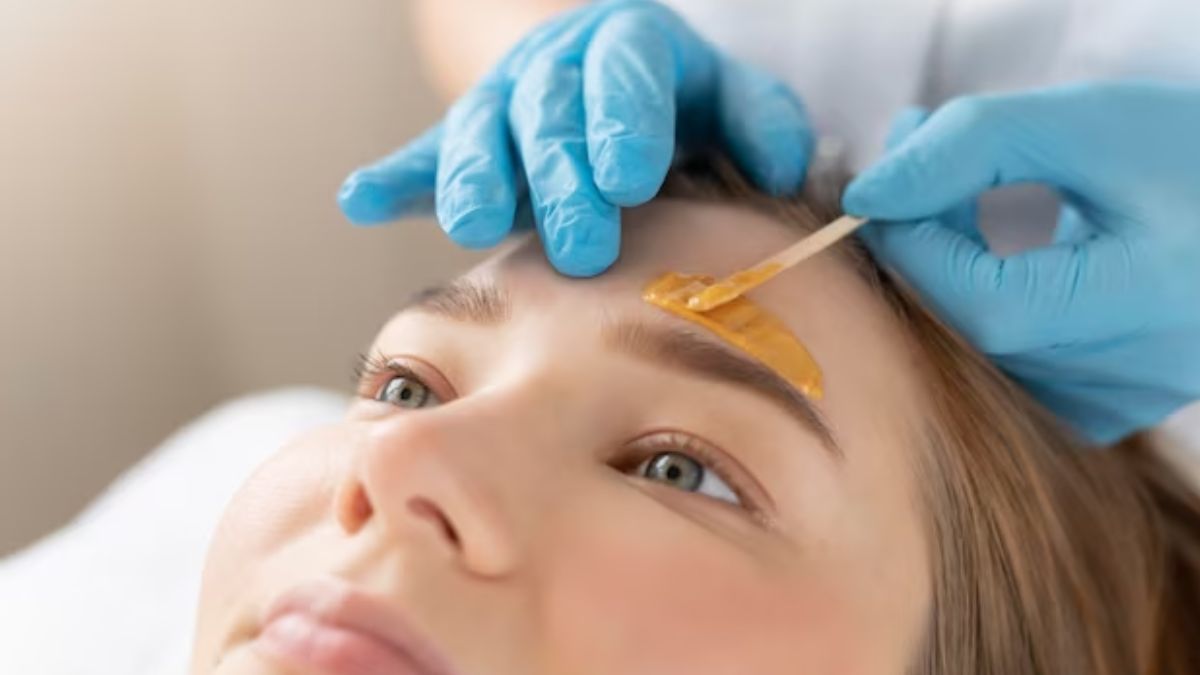 Facial Hair Removal பார்லர் போகாமலேயே முகத்தின் முடியை நீக்கி