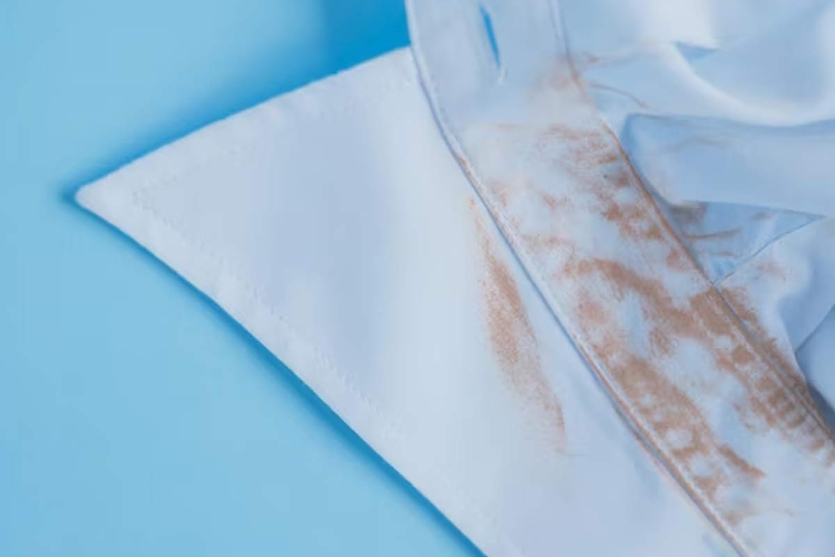 hacks to clean stain on clothes