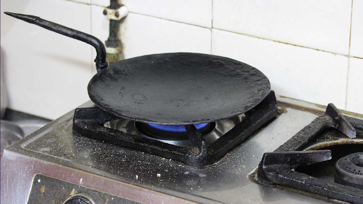 How to clean cast iron kadai after cooking / How I clean my cast