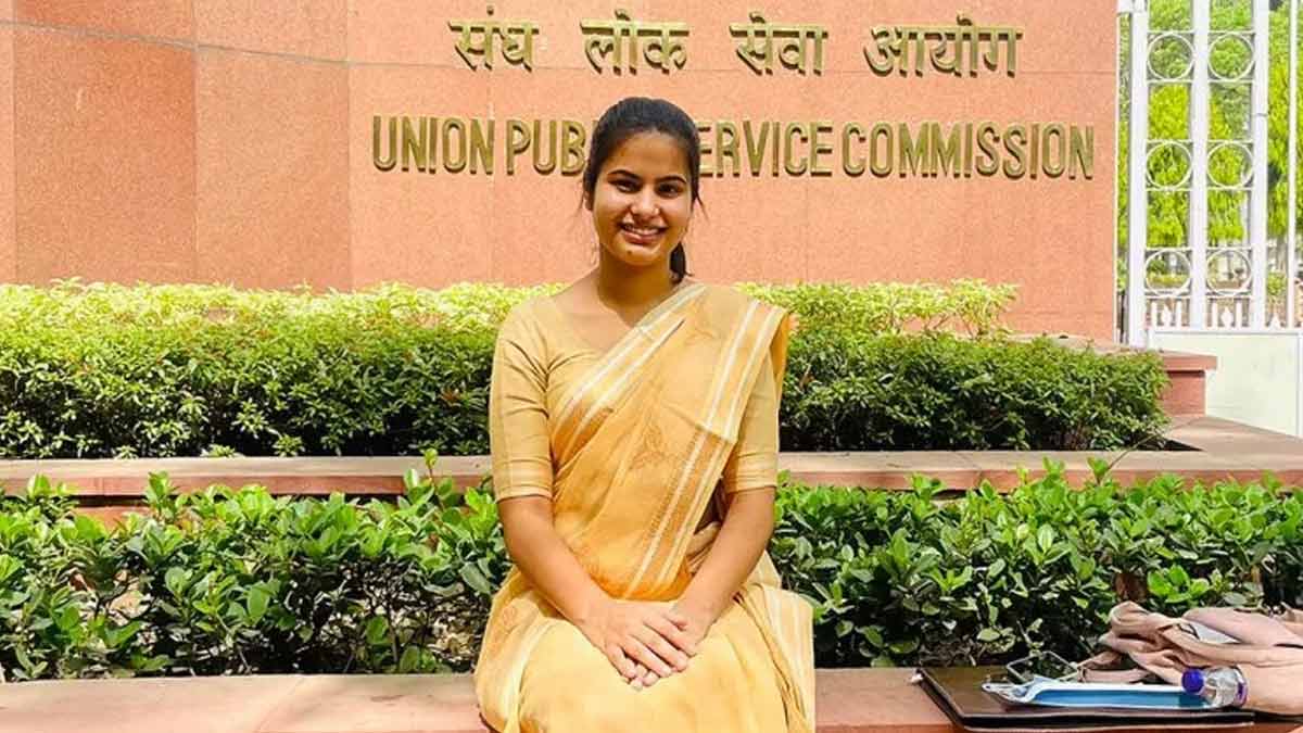 UPSC Interview 2022 clothes Tips for female candidates saree to jewelry  should be like this - UPSC Interview 2022: साड़ी से लेकर ज्वेलरी तक, जानें-  UPSC इंटरव्यू में कैसे होने चाहिए लड़कियों