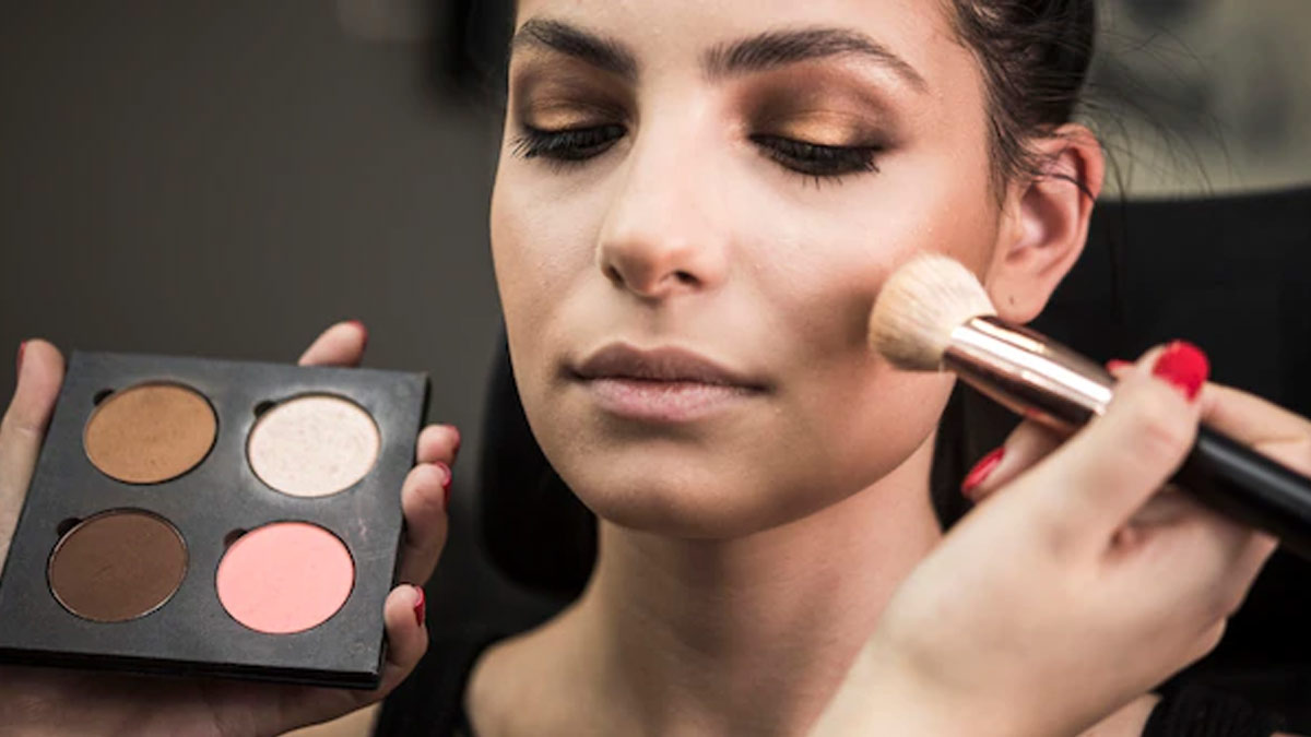makeup blush on contouring