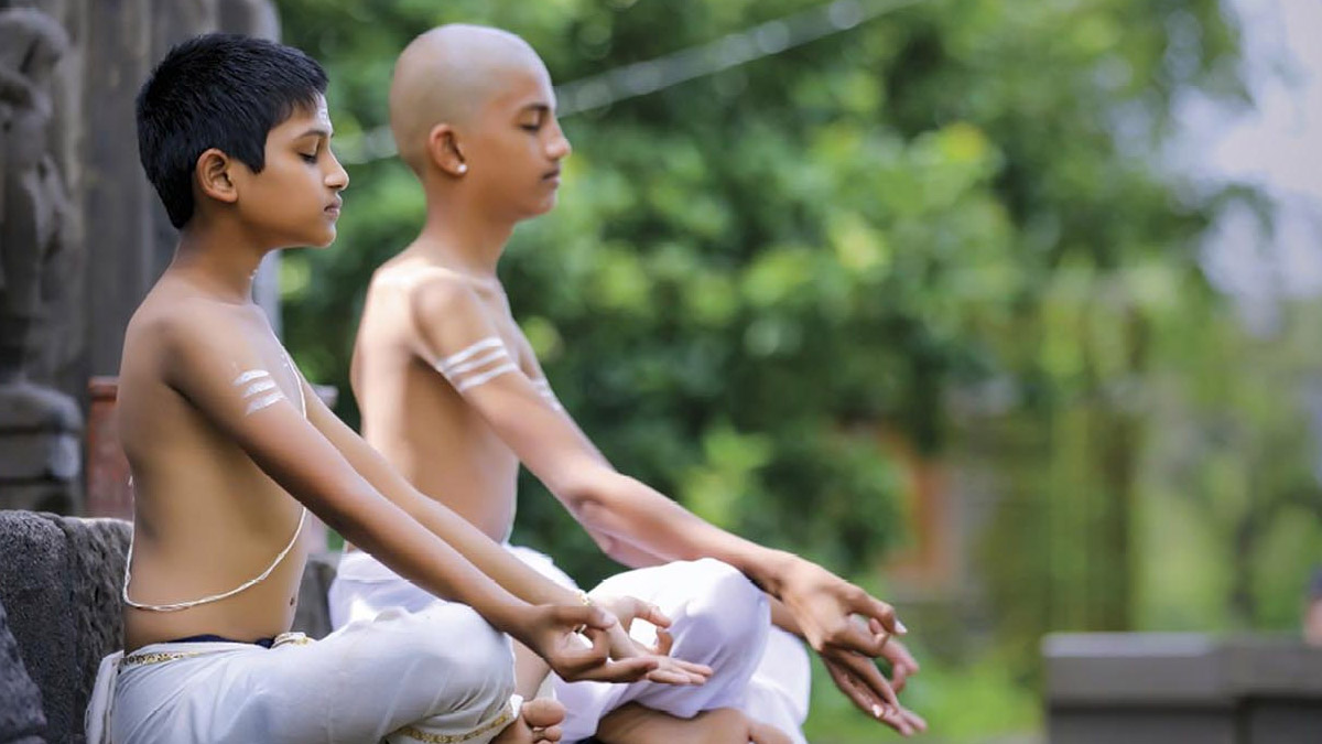 mantra jaap ke baad jal dalna