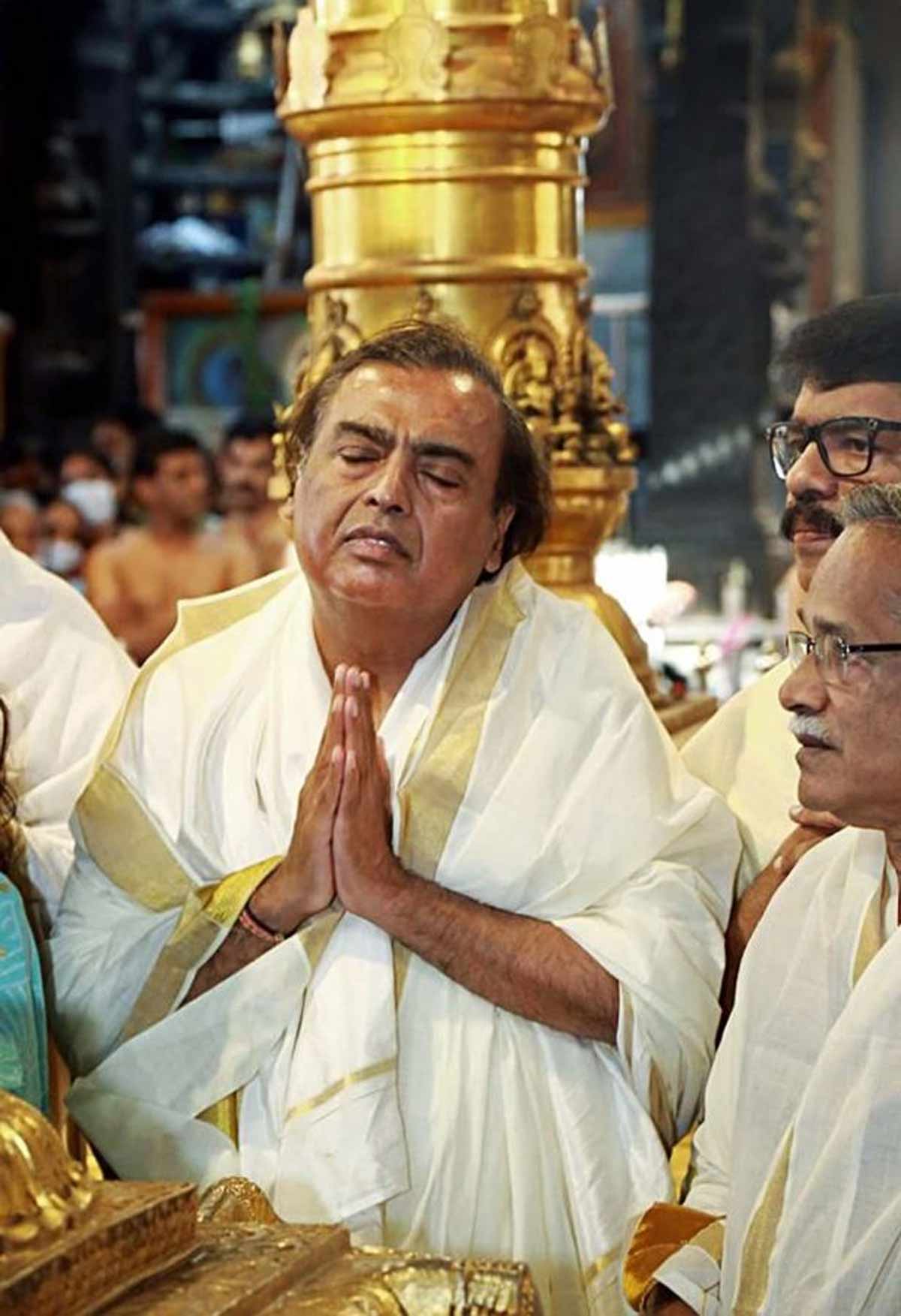 mukesh ambani praying