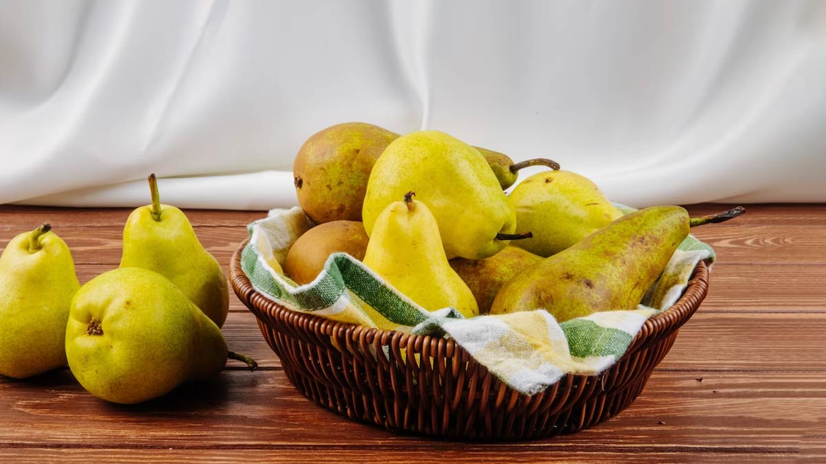 नाशपाती खरीदने में हो रही है परेशानी? जानें ये टिप्स और करें सही चुनाव | pears buying tips | HerZindagi