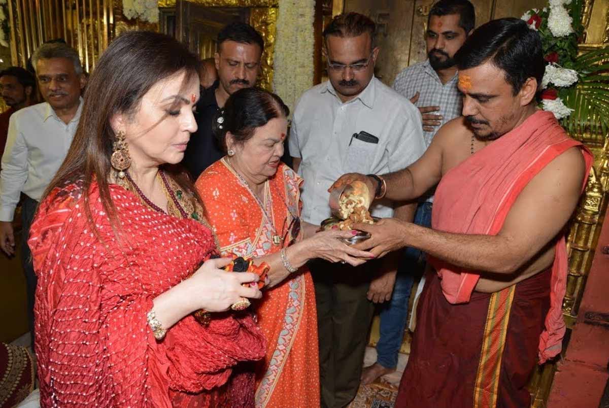 nita ambani and kokilaben ambani donation