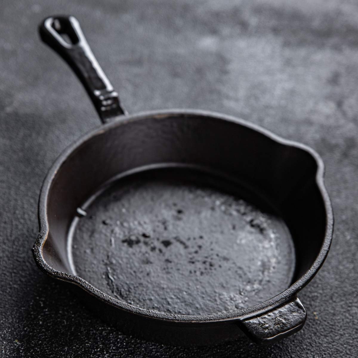 diy-how-to-clean-cast-iron-utensils-herzindagi