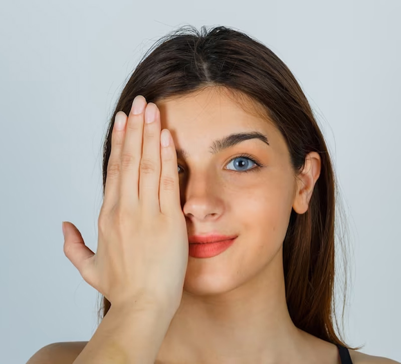 देरी से सोने के कारण आ गए हैं आंखों के नीचे काले घेरे? यह घरेलू नुस्खा