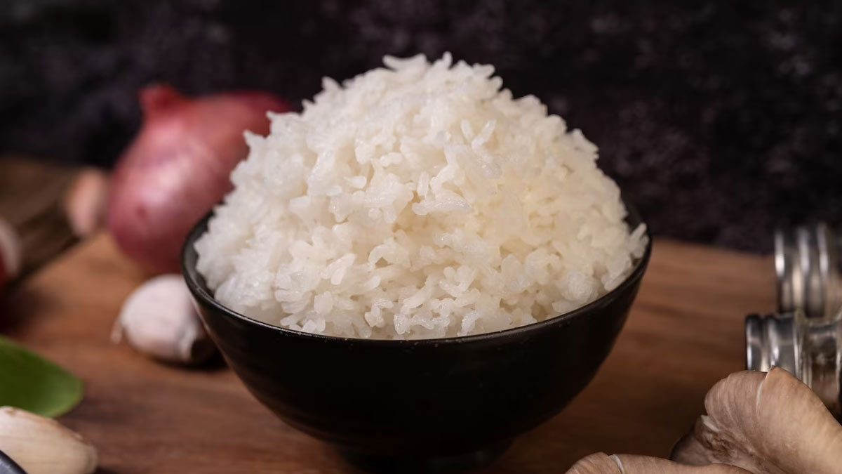 चावल नहीं बनता खिलाखिला, तो ये तरीके आएंगे काम hacks to make perfect