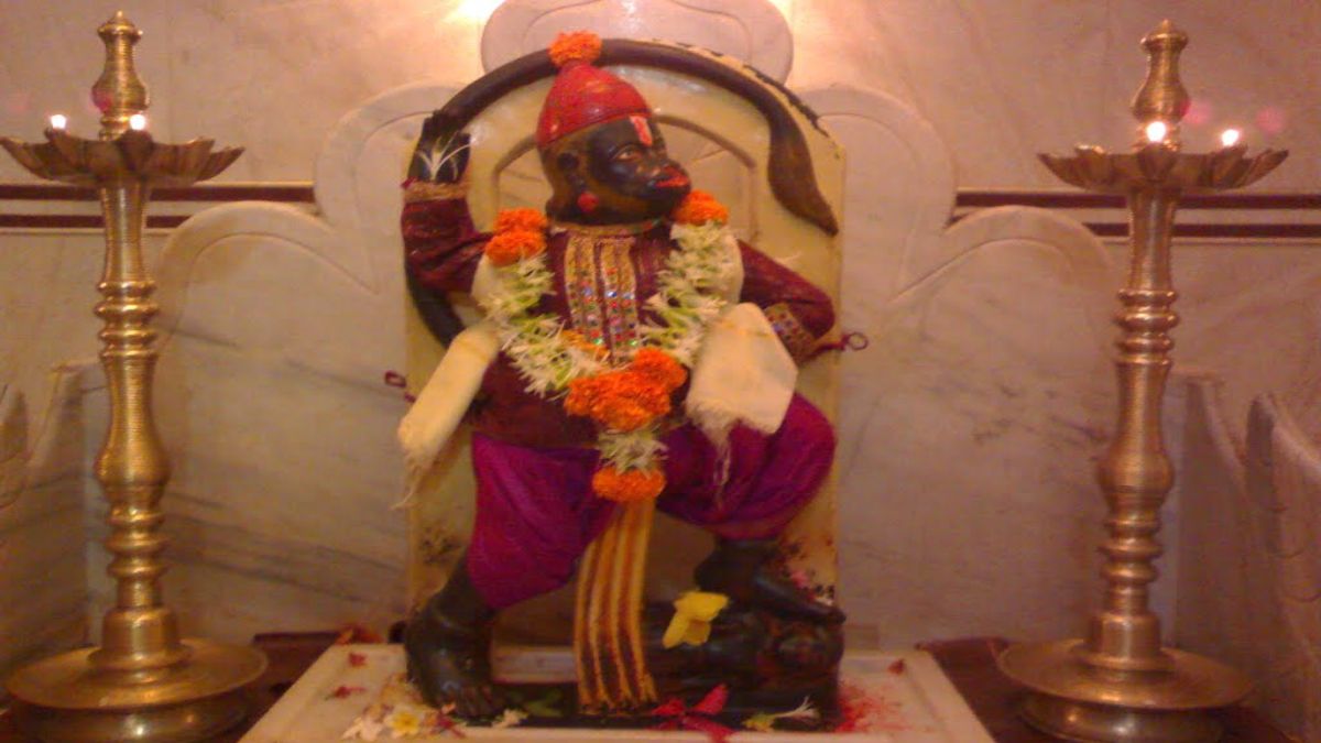 Dakshin Mukhi Hanuman Ji: घर में क्यों रखने चाहिए दक्षिण मुखी हनुमान जी? |  why to keep dakshin mukhi hanuman ji at home | HerZindagi
