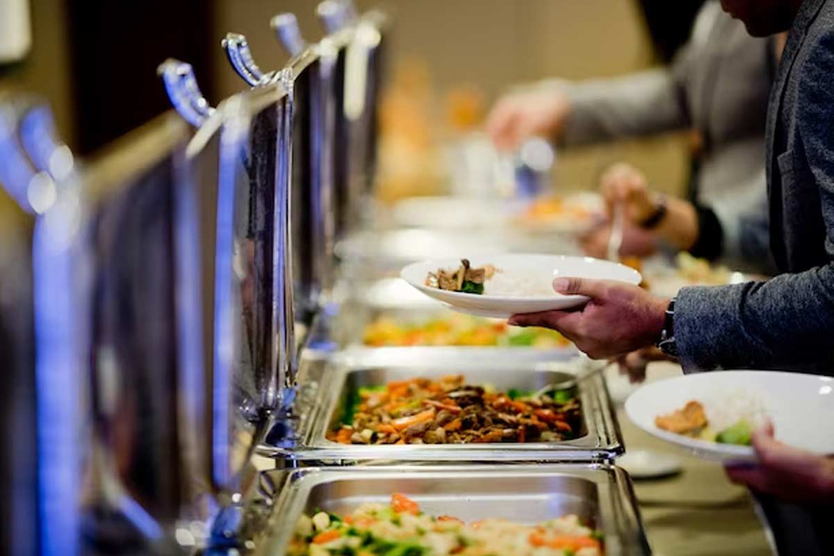 What is Proper Etiquette for Ordering Food