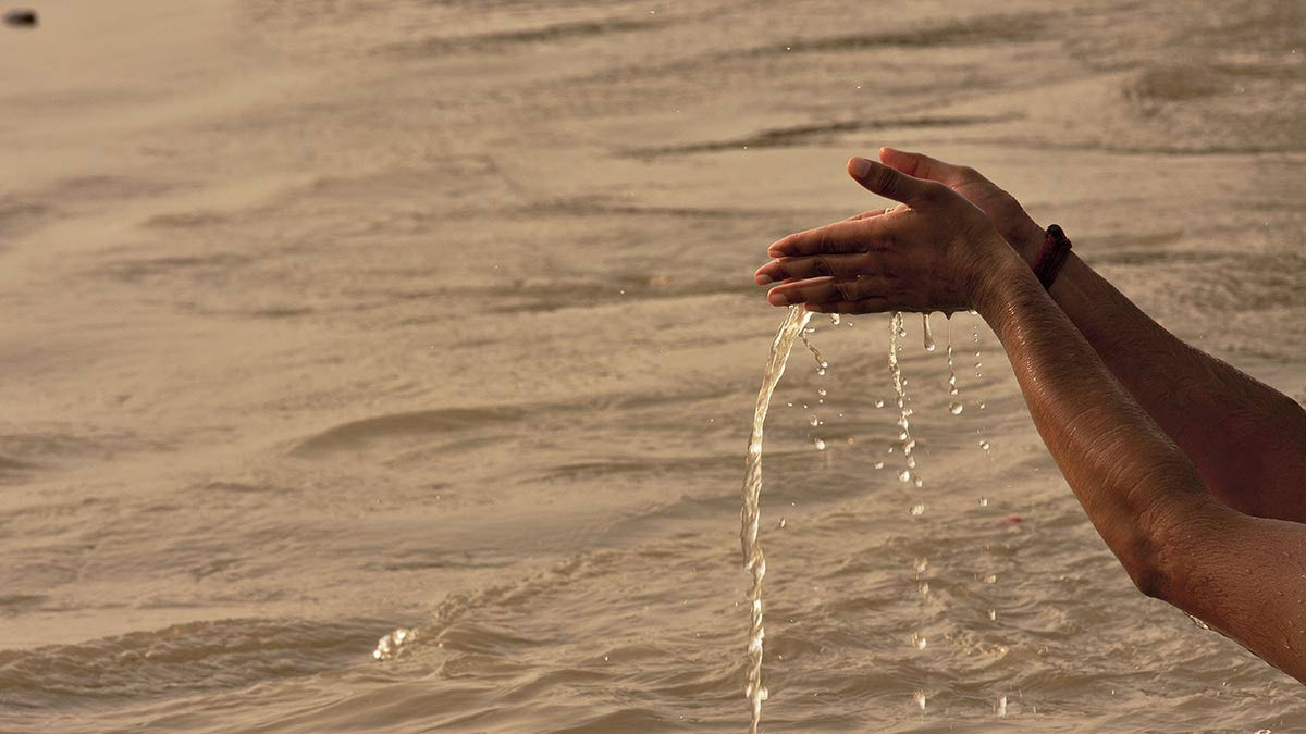 benefits of offering water to sun