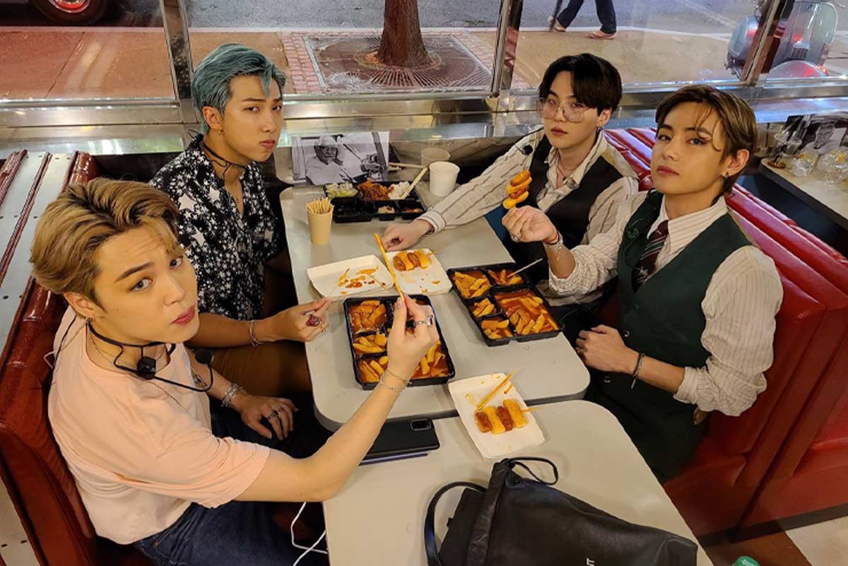 bts eating tteokbokki