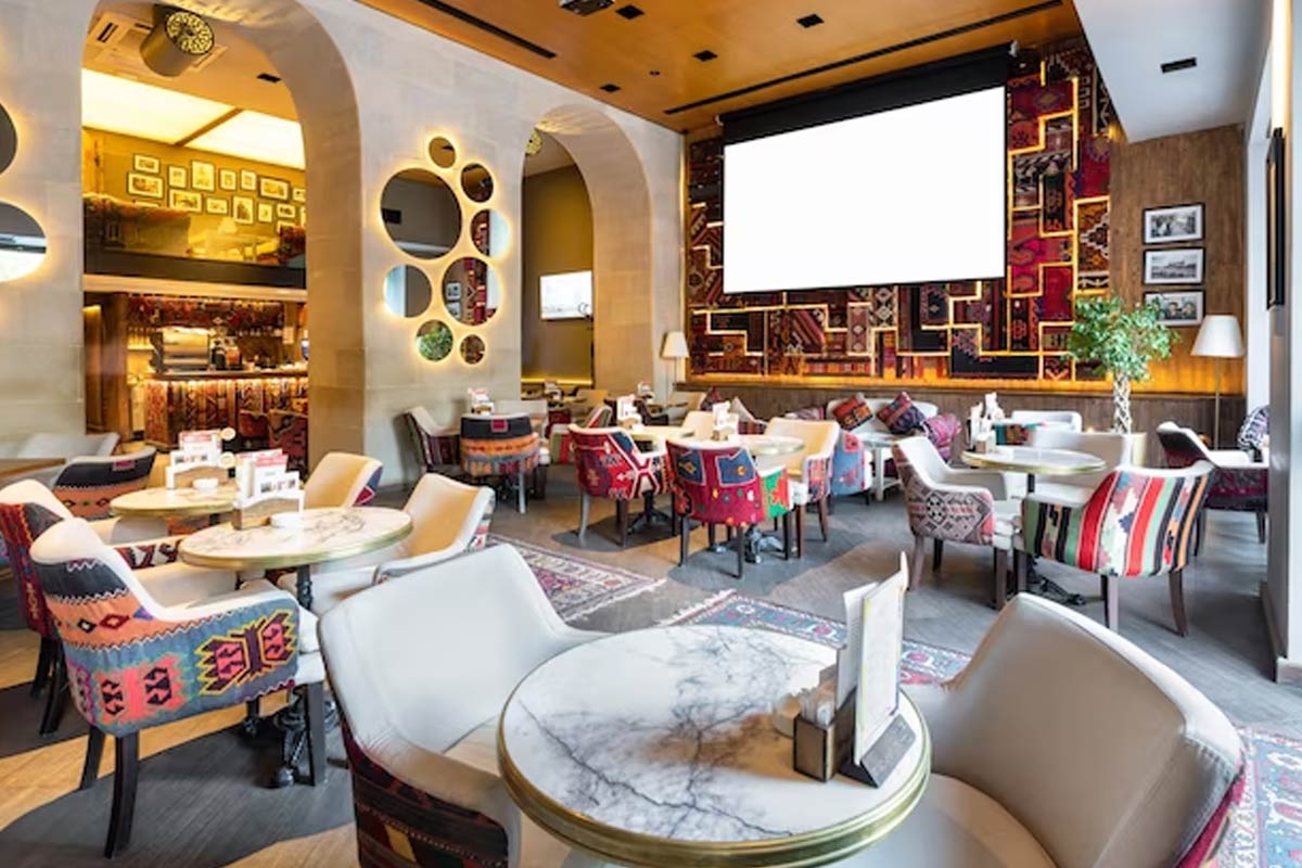 cafe for queer couples in mumbai