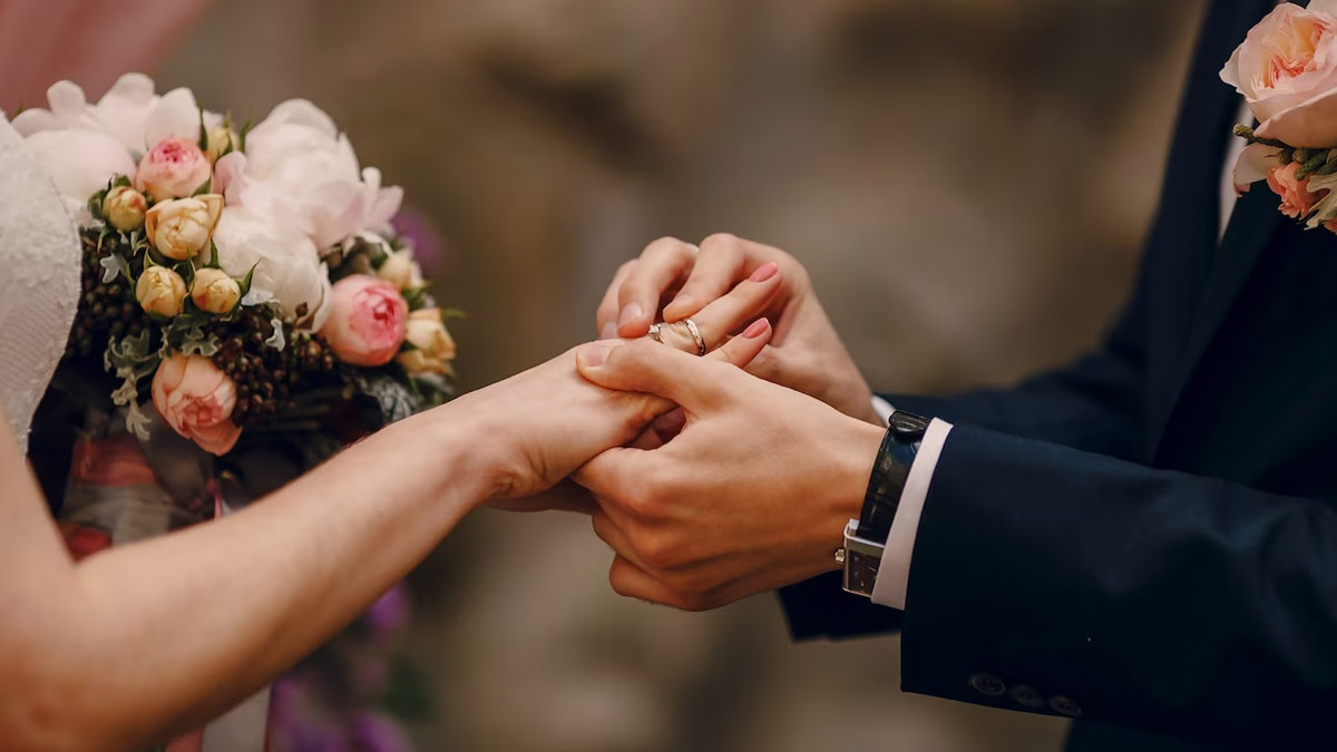 Engagement Wishes In Hindi: इन खूबसूरत मैसेज से ...