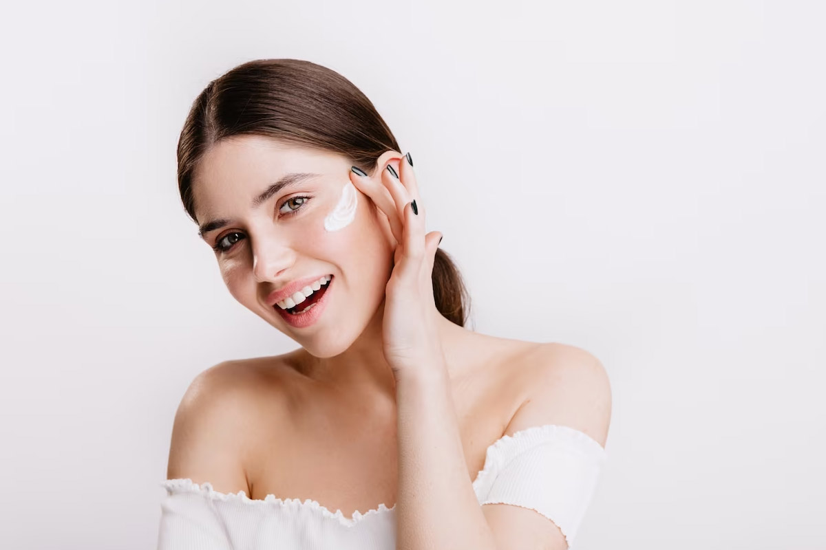 Monsoon Skin Care भूलकर भी न करें ये गलतियां, त्वचा हो जाएगी खराब