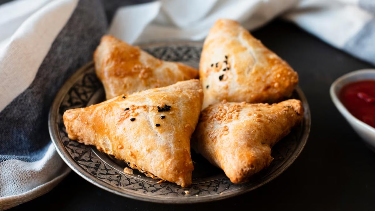 how to fold samosa dough step by step in hindi