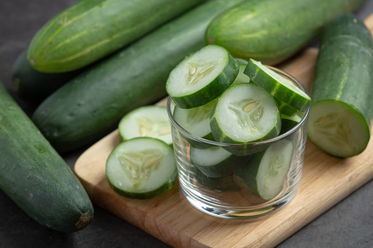 how to use cucumber for chapped lips