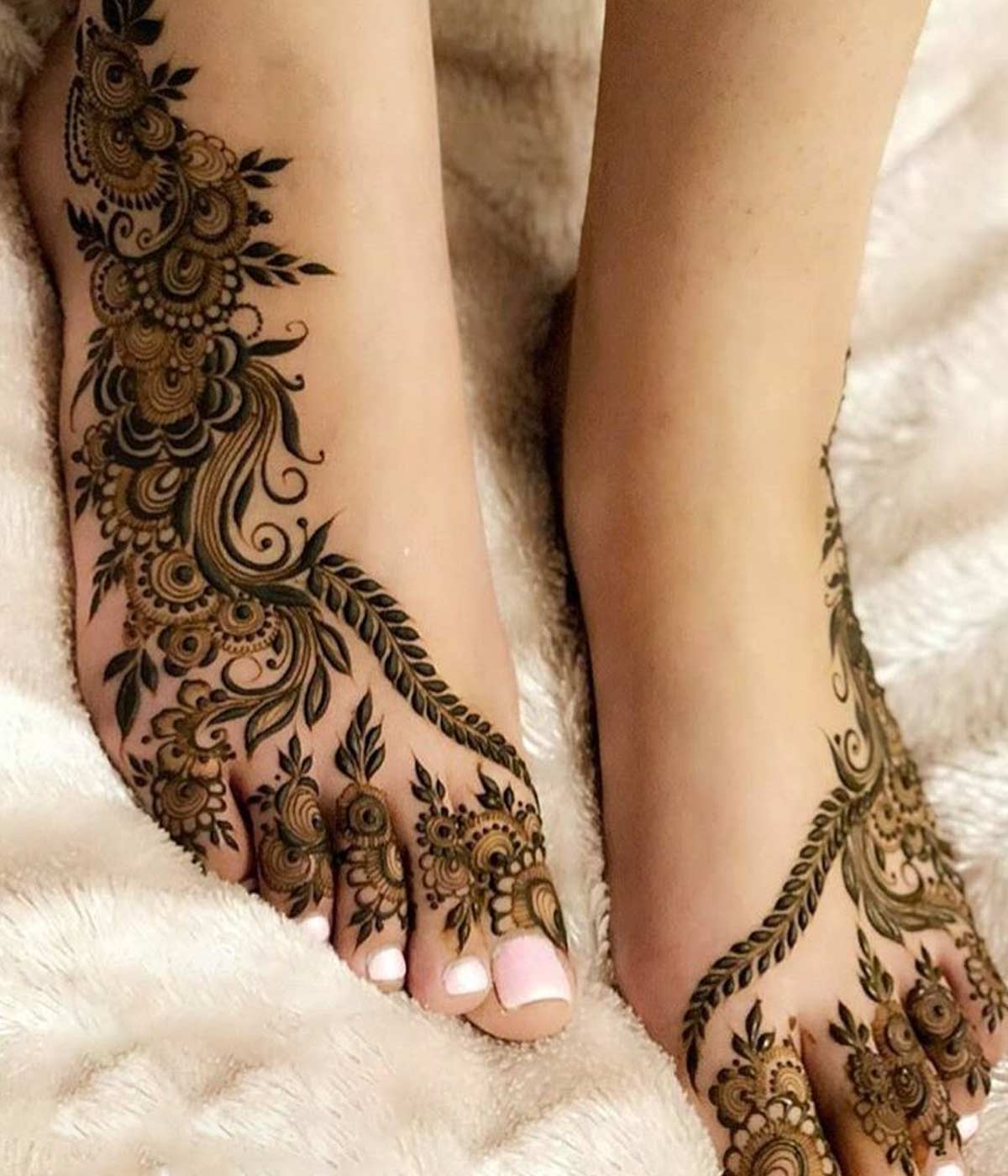 mehndi design for foot  side bail