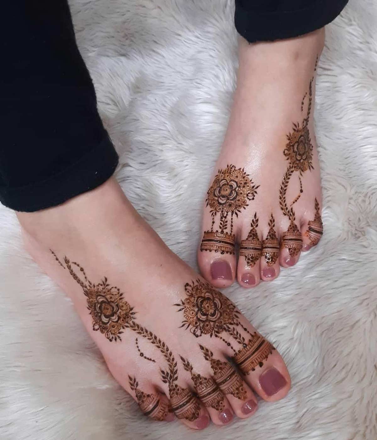 Easy Mehndi Designs For Foot Fingers