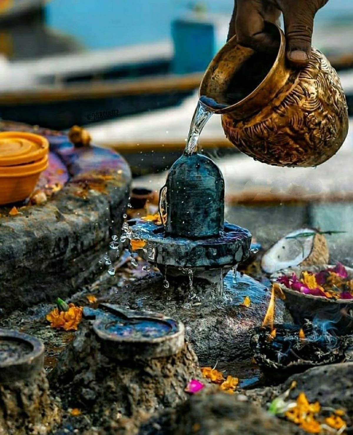 shivling par chadha jal pine ke labh