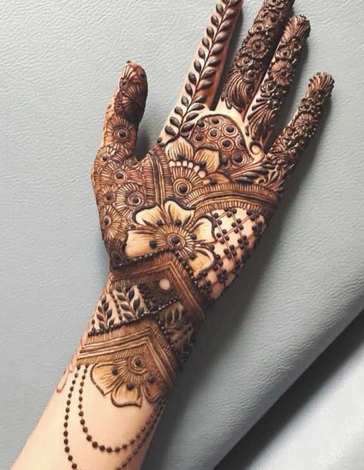 Raksha Bandhan 2023 Mehndi Art: Easy and Simple Mehendi Designs You Can  Try; Check the Pictures and Get Inspiration for Your Mehendi Design This  Rakhi