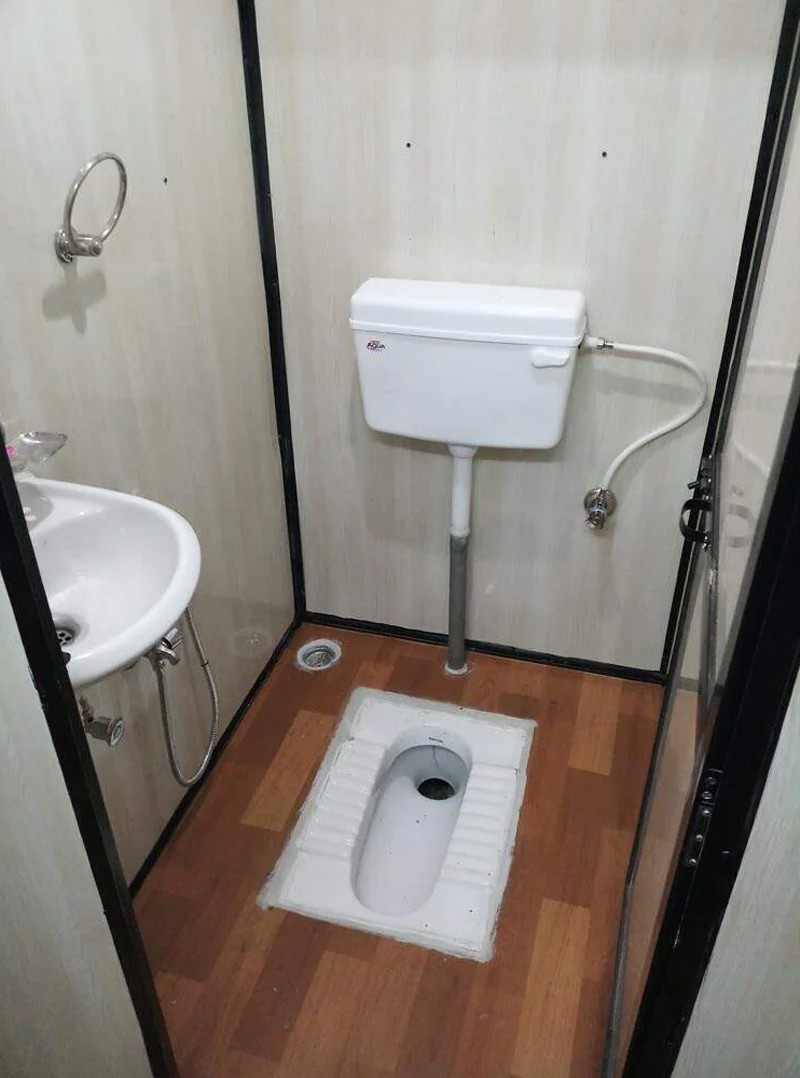 toilet mein palstic ka mug na rakhe