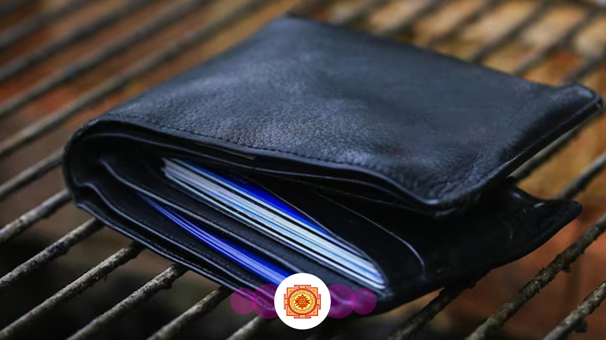 According to Vastu, never keep these four things in your purse-Vastu Tips  2023: नया साल आने से पहले पर्स की करें सफाई, ये 4 चीजें भूलकर भी न रखें  पर्स में, हो