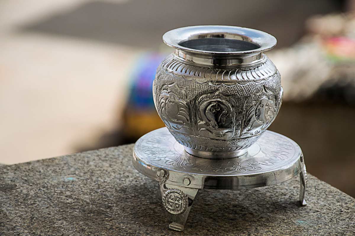 Puja utensils cleaning tips