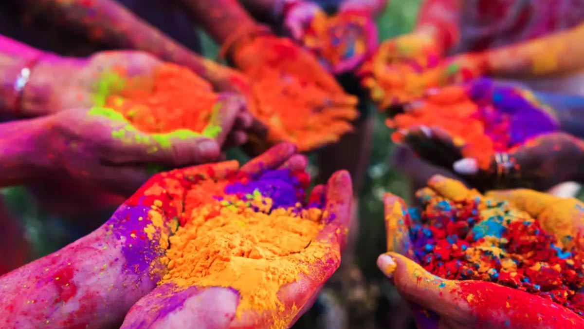 colours offered to deities on holi 