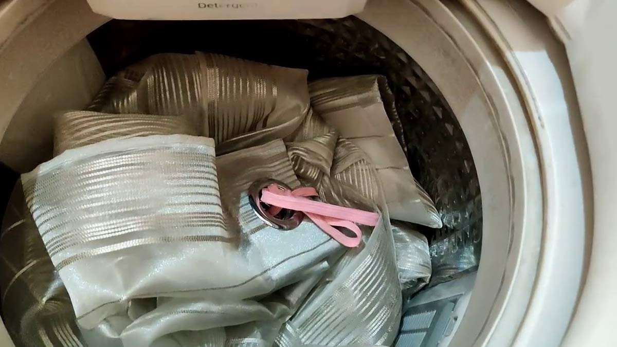 how to clean curtains