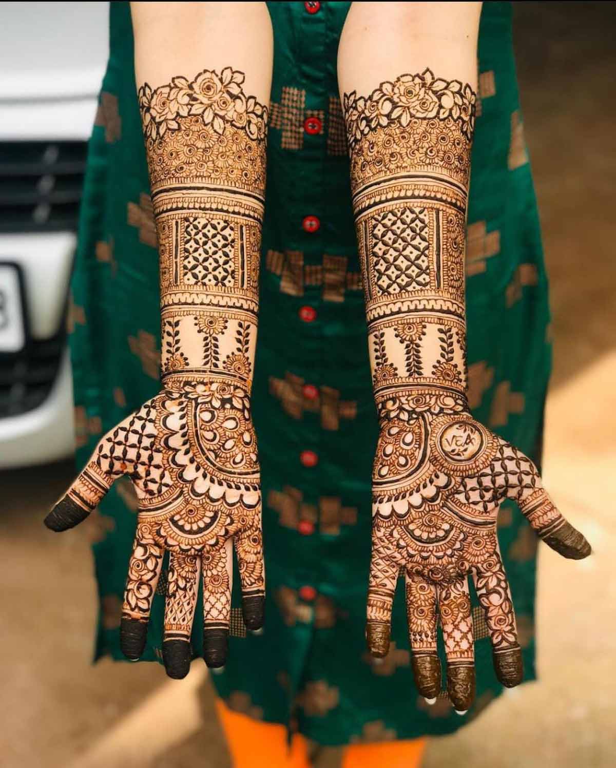 60+ Modern Palm Mehndi Designs & Ideas For Brides-To-Be