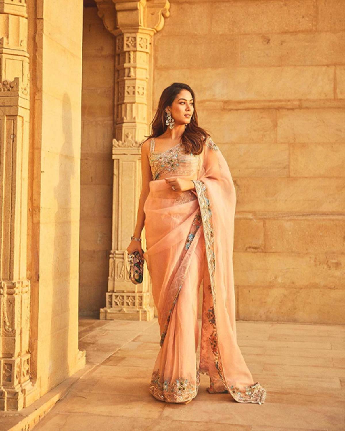mira kapoor in peach saree