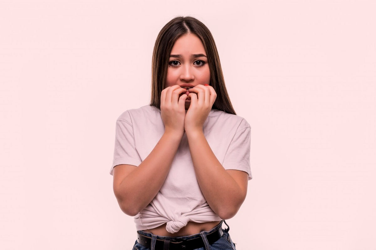 nail biting habit may be the reason of griha dosha