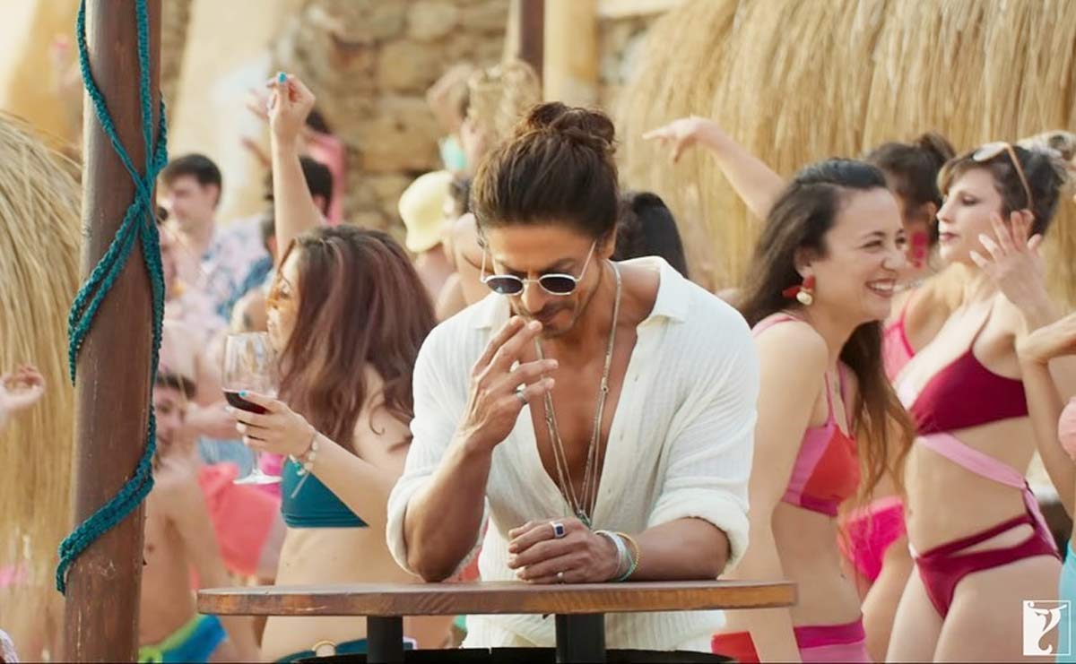 pathaan srk white shirt