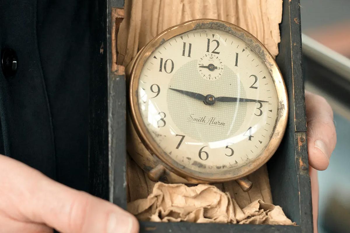 seeing stop watch in morning signs