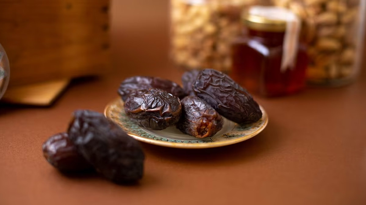 Soaked Dates தினமும் ஊறவைத்த பேரிச்சம் பழம் சாப்பிட்டால் என்ன நடக்கும்