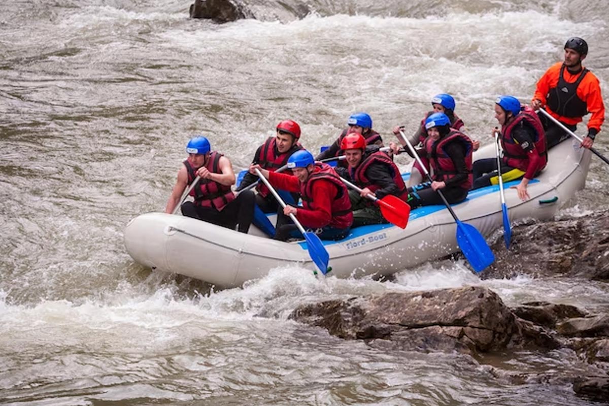 River Rafting Safety Tips रिवर राफ्टिंग करते समय भूलकर भी न करें ये