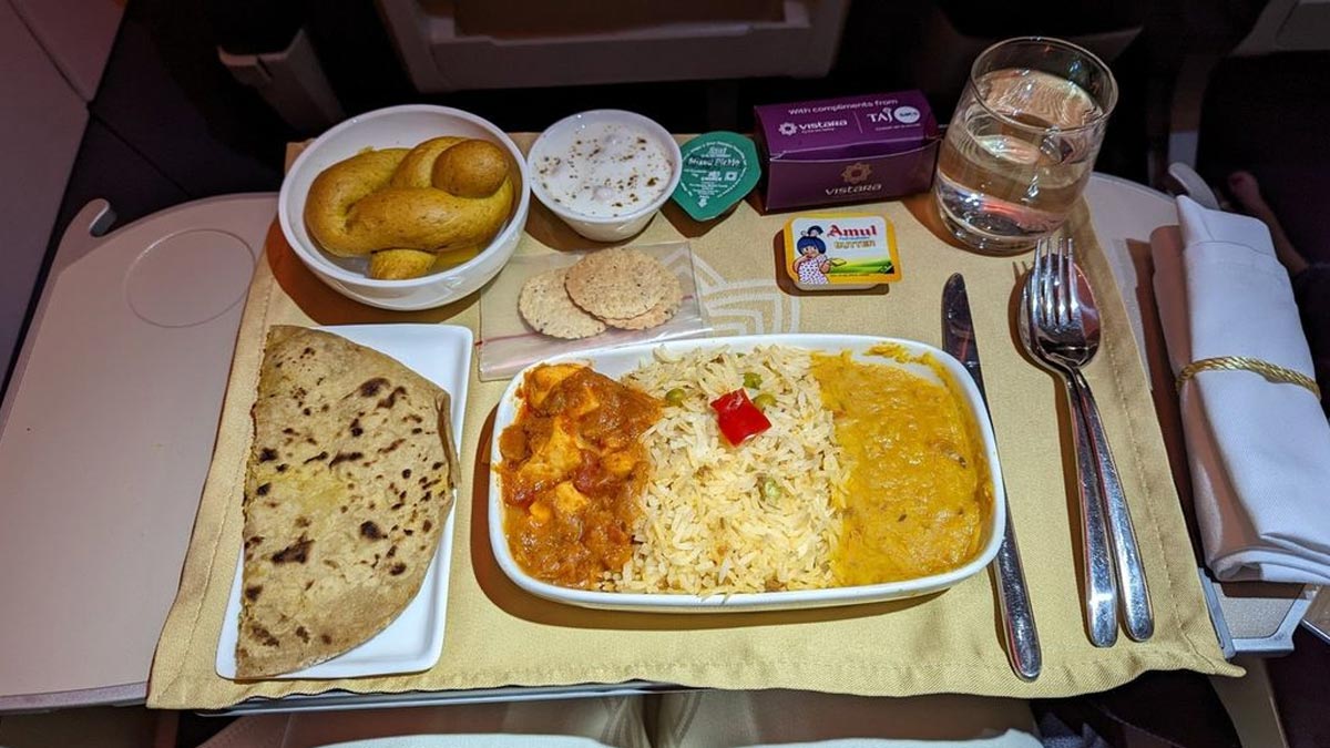 Does Vistara Serve Food