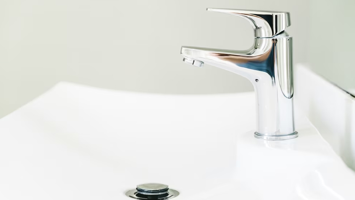 बारबार खराब होता है वॉश बेसिन तो इन हैक्स की लें मदद hacks to clean