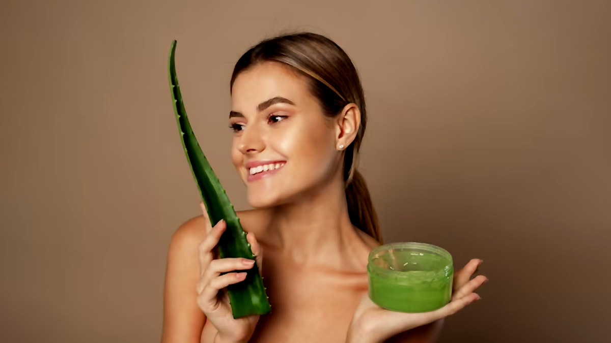 what happens when you apply aloe vera gel  at night in hindi