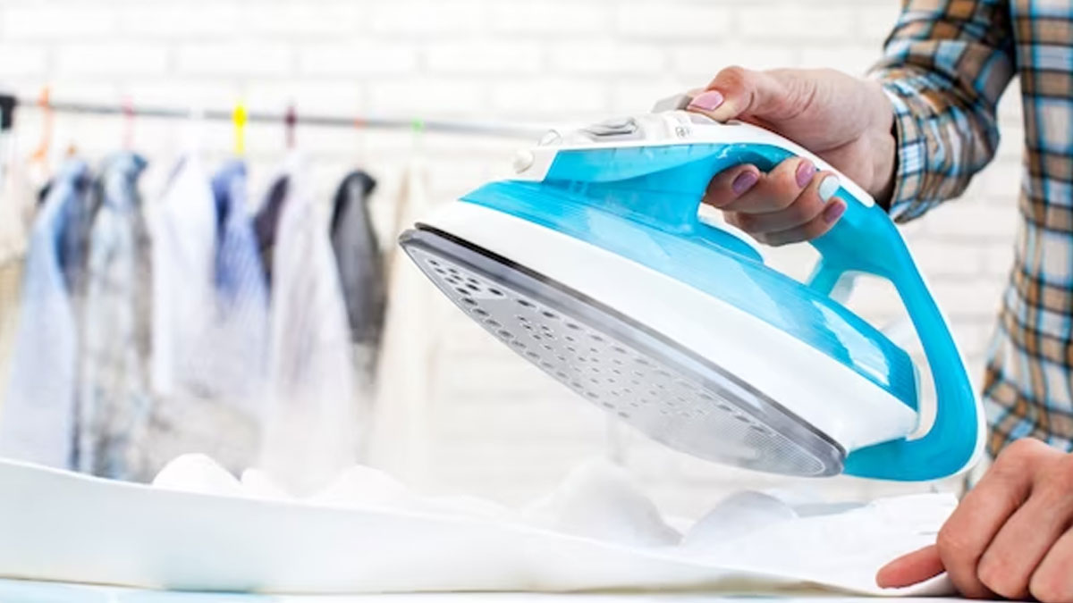 which things you should not do while using steam iron