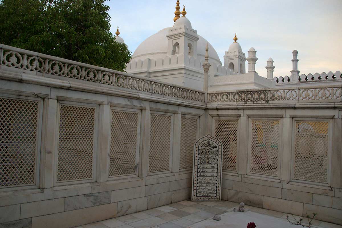 Aurangzeb in hindi ()