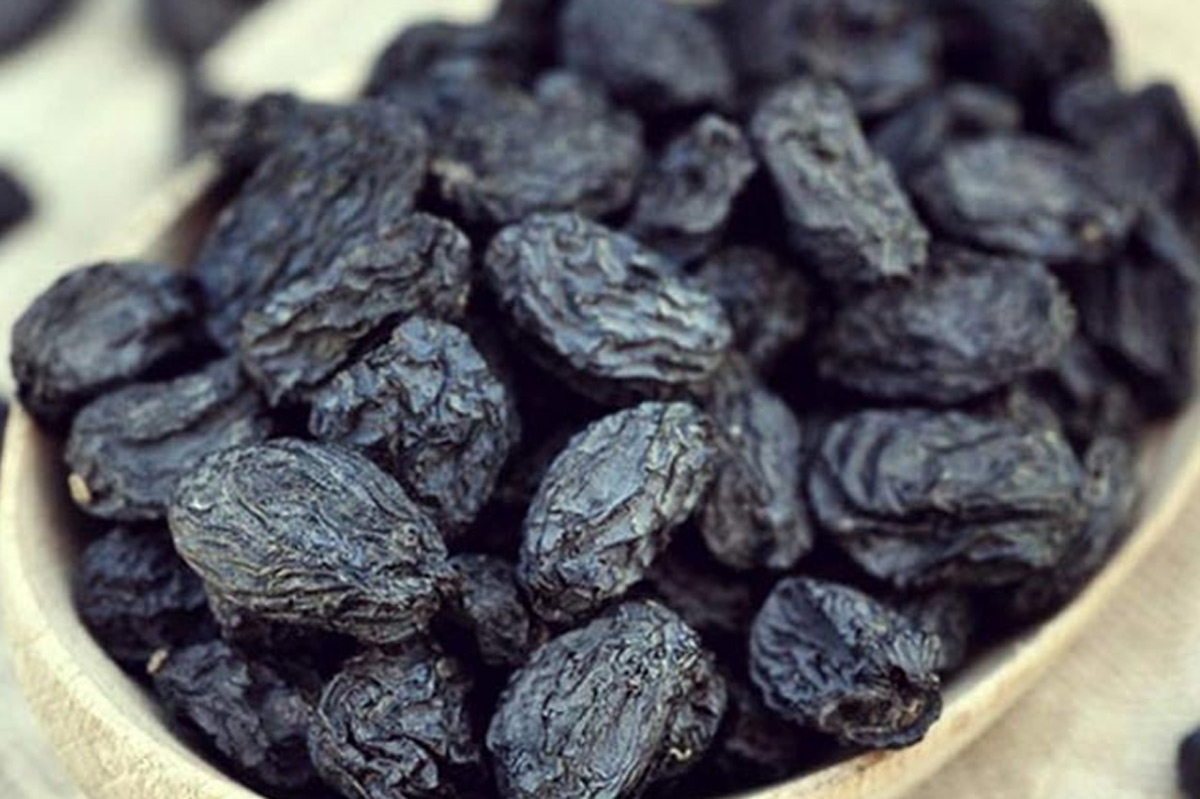 Black raisins for health