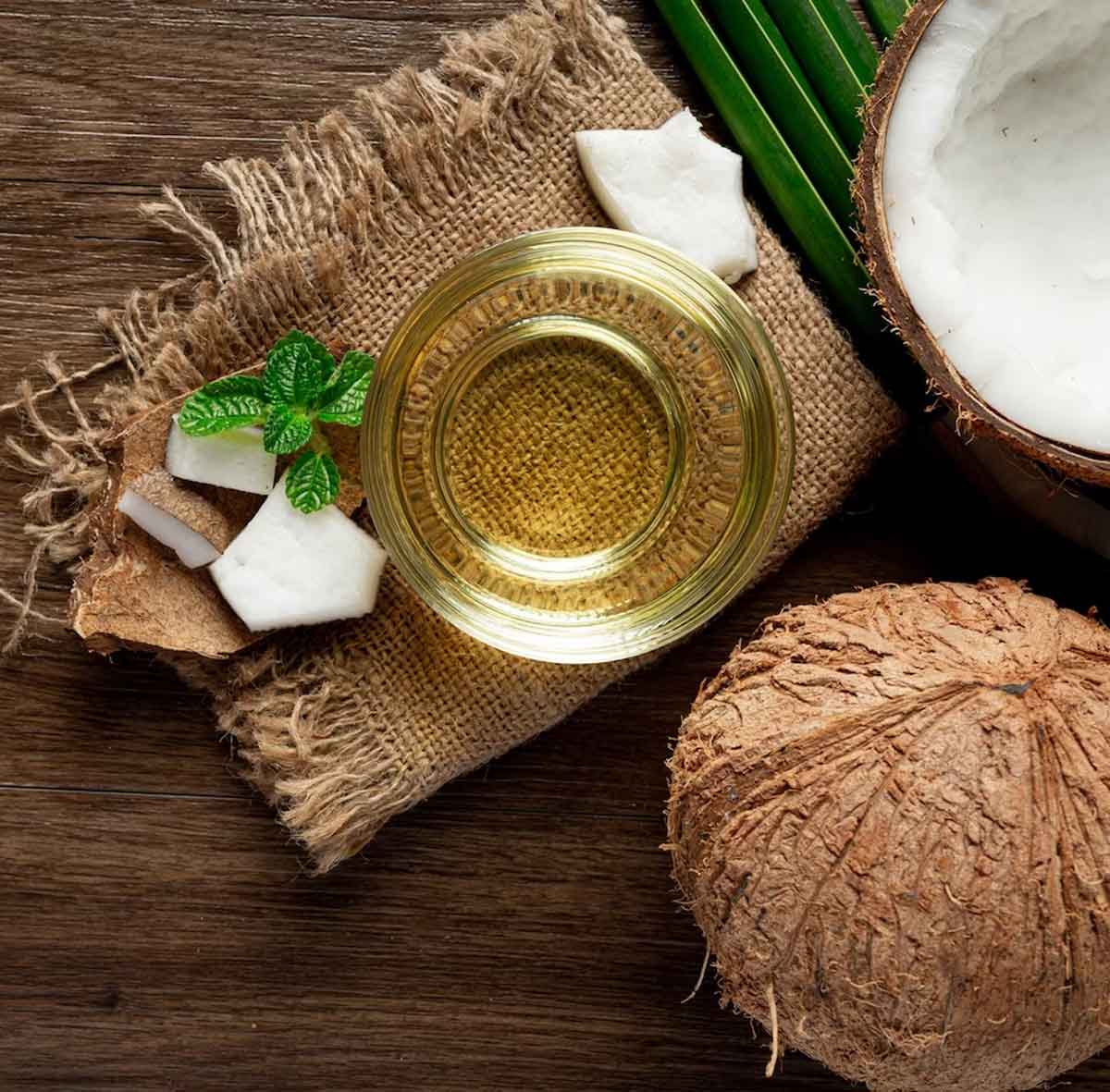 Coconut oil with remove eyeliner