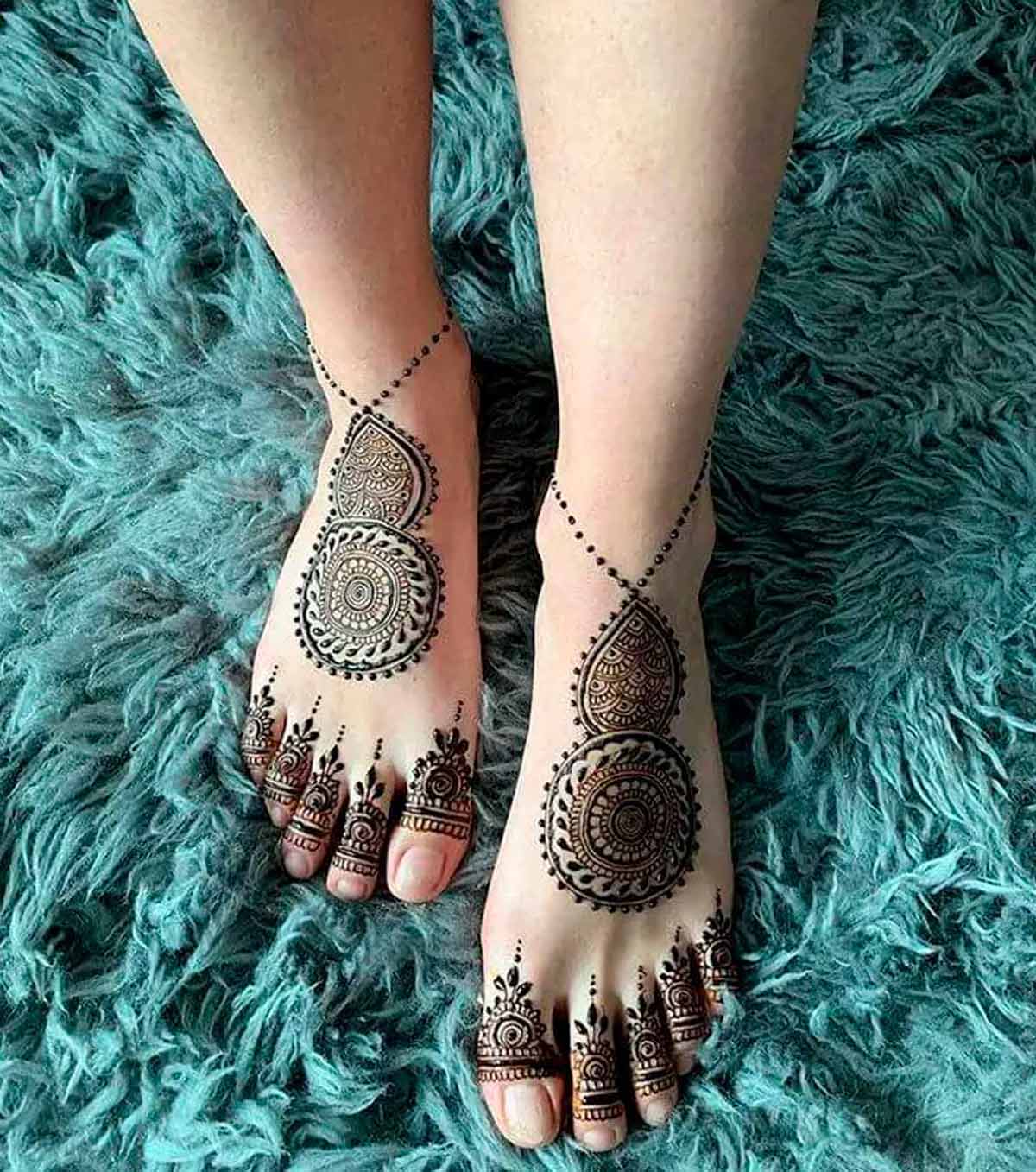 Flower style mehndi design